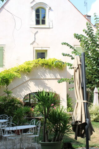 La cour de l'hôtel de la Halle à Nolay