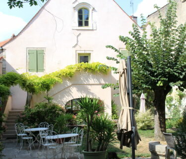 La cour de l'hôtel de la Halle à Nolay