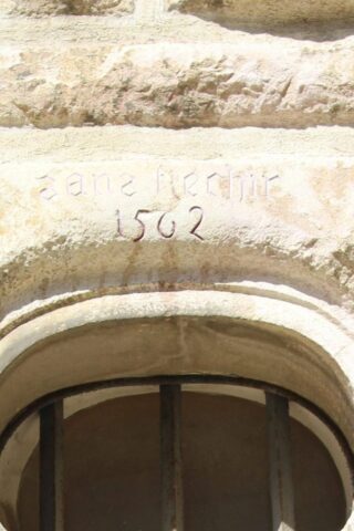 Façade en pierre de datant de 1562