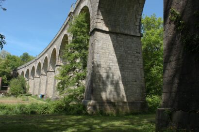 Vue d'ensemble du viaduc de Cormot