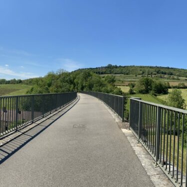 Sur le viaduc de Cormot